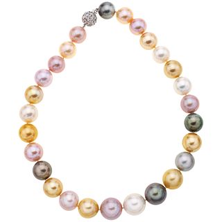CULTURED PEARLS CHOKER WITH 18K WHITE GOLD CLASP WITH DIAMONDS