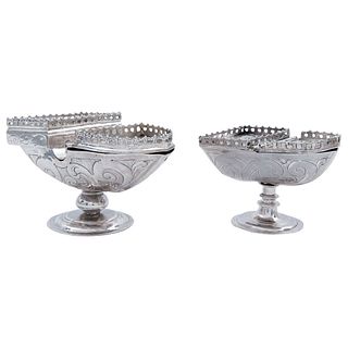 PAIR OF INCENSE BOATS (NAVETES) MEXICO, 18th Century. Silver. Decorated with vegetable motif and rinceaux.