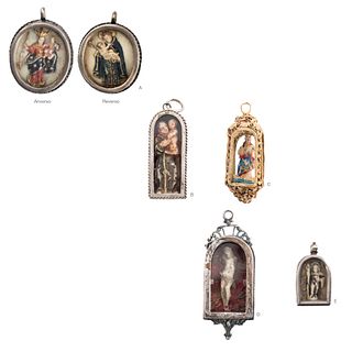 LOT OF FIVE RELIQUARIES. MEXICO, 18th Century. Bone and ivory carving and relief. With polychromed details and diverse medallions