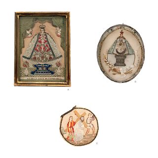 LOT OF THREE RELIQUARIES. MEXICO, 18th-19th Centuury. Embroidery with details in oil, on paper, paste, chaquira, and silver thread.