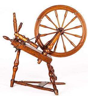 An American Vintage Oak Spinning Wheel, 19th/20th Century.