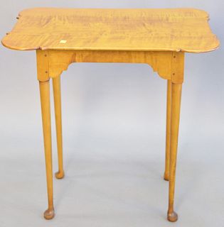Eldred Wheeler tiger maple Queen Anne style tea table, 25" h., top 17" x 25 1/2".