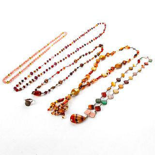 5 MULTI COLORED NATURAL STONED NECKLACES INCLUDING RING