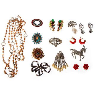 Collection of vintage rhinestone & costume jewelry