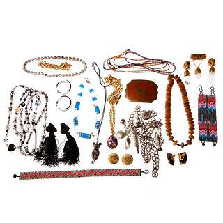 Collection of 100+ beaded & costume jewelry