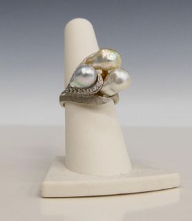 14 KT WHITE GOLD SOUTH SEA PEARL & DIAMOND RING