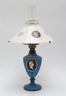 Classical Manner Blue And White Glass Lamp