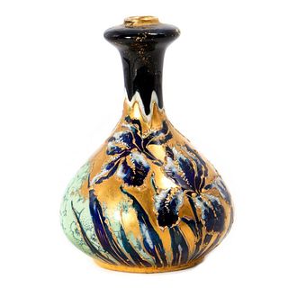 A slipware vase.