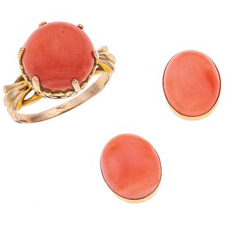 RING AND EARRINGS SET WITH CORALS. 18K YELLOW GOLD