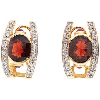 PAIR OF EARRINGS WITH GARNETS, RUBIES, AND DIAMONDS IN 14K GOLD with 2 garnets, 4 rubies and 24 diamonds. Weight: 8.5 g