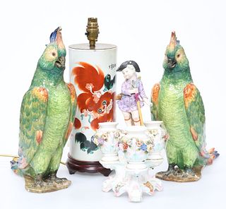 A LARGE PAIR OF CONTINENTAL MAJOLICA MODELS OF PARROTS, each decorated in g