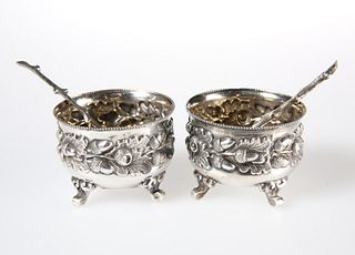 A PAIR OF VICTORIAN SILVER SALTS,?MAPPIN & WEBB,?LONDON 1896, each decorate