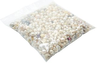 A QUANTITY OF BEADS
 Including pearls (untested), gross weight approx. 499 