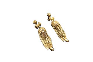 A PAIR OF ETRUSCAN STYLE PENDENT EARRINGS, CIRCA 1870 
 Each torpedo-shaped