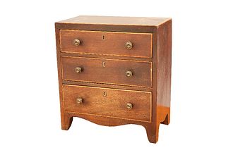 AN EARLY 19TH CENTURY MAHOGANY MINIATURE CHEST OF DRAWERS, the three drawer