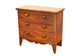 AN EARLY 19TH CENTURY MAHOGANY MINIATURE CHEST OF DRAWERS, the three drawer