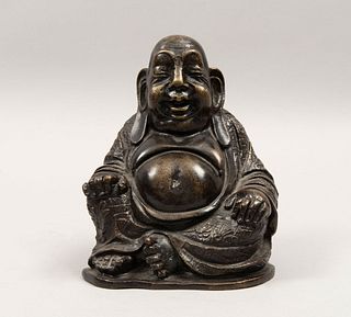 Buda Hotei. China. Siglo XX.  Fundición en bronce. Detalles de conservación. 20 x 15 x 12 cm.