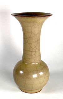 Chinese Ge-ware Vase, Qing Period