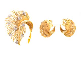 TIFFANY & CO., YELLOW GOLD AND DIAMOND FEATHER SET