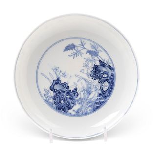 A Blue and White Porcelain 'Nandina Berry' DishDiam 6 1/4 in., 15.9 cm.