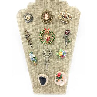 11 BROOCHES, VINTAGE AND DIVERSE STYLES