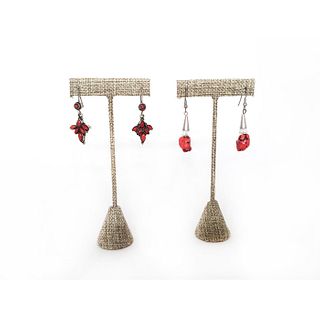 TWO PAIRS OF EARRINGS WITH CORAL STONES