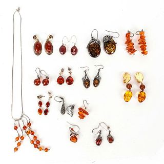9 EARRINGS WITH NATURAL AMBER STONE