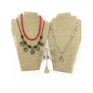 2 PAIRS SILVER TONE INDIAN STYLE EARRINGS, 3 NECKLACES