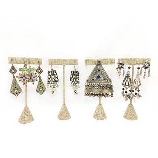 5 PAIRS INDIAN DESIGN EARRINGS, 1 TRIANGLE PENDANT