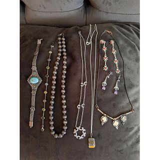 8 PIECES OF STERLING SILVER JEWELRY