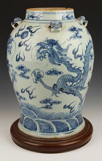 ANTIQUE QING PERIOD CHINESE PORCELAIN DRAGONS VASE