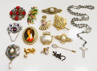 LARGE COLLECTION OF HI QUAILTY COSTUME JEWELRY