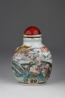 Fine Daoguang Period Famille Rose Snuff Bottle