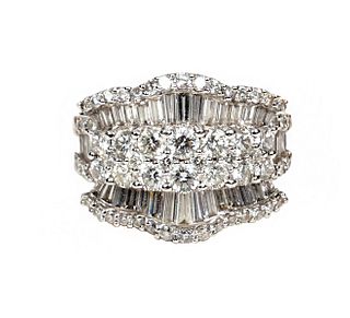 Lady's 18K White Gold & Diamond Ring