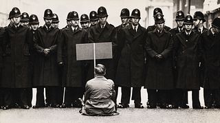 DON McCULLIN (* 1935) ‘One man against the law’, Protester, Cuban Missile Crisis, Whitehall, London 1962