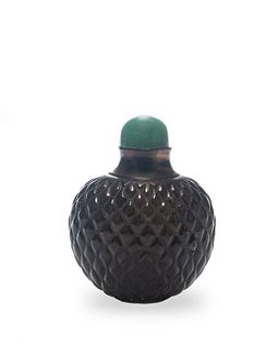Chinese Agate Carved Snuff Bottle, 18th Century