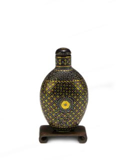 Chinese Lacquer & MOP Snuff Bottle,18-19th Century