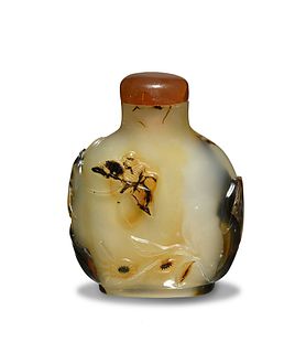 Chinese Agate Snuff Bottle with Eagle, 18th Century