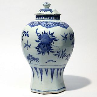 CHINESE BLUE & WHITE PORCELAIN JAR & COVER