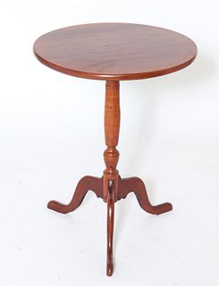 Queen Anne Style Tripod Round Tea or Side Table