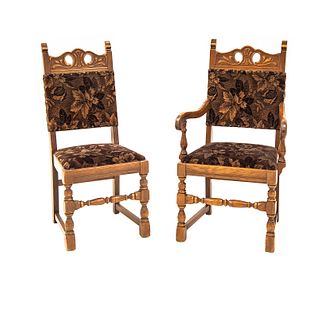 Sillón y silla. Siglo XX. Estilo Enrique II. Elaboradas en madera tallada. Con respaldos y asientos en tapicería color café.