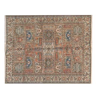 Tapete. Turquía, siglo XX. Diseño casetonado. Elaborado en fibras de lana. Decorado con motivos geométricos. 168 x 237 cm