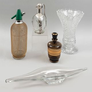 Lote mixto de 5 piezas. Diferentes orígenes y diseños. Siglo XX. Elaborados en cristal, plata Sterling .925, vidrio, cristal de murano.