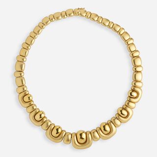 Marlene Stowe, Gold collar necklace