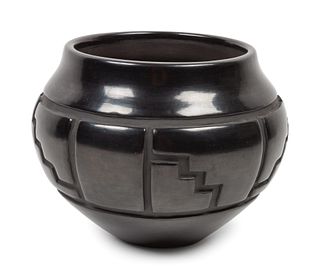 Daryl Whitegeese
(SANTA CLARA, B. 1964)
Blackware Jar