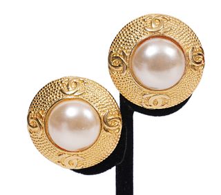 Chanel 1970's Faux Mabe Pearl CC Earrings