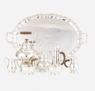 Crichton Brothers, assembled George V seven-piece tea and coffee service with tray