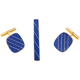 TIE CLIP AND CUFF LINKS SET WITH LAPIS LAZULI. 18K YELLOW GOLD