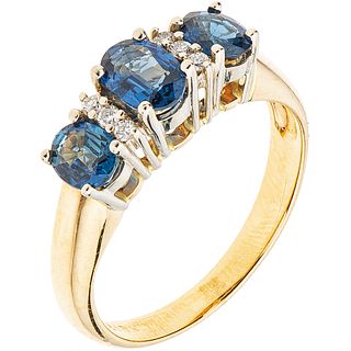 SAPPHIRES AND DIAMONDS RING. 14K YELLOW AND WHITE GOLD