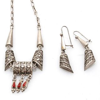 MOROCCAN NECKLACE AND EARRINGS WITH RED STONES